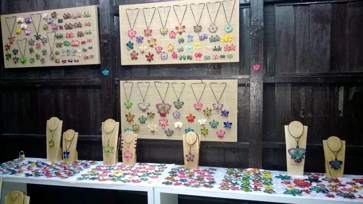 Studio Dokmai real flower jewelry boutique display