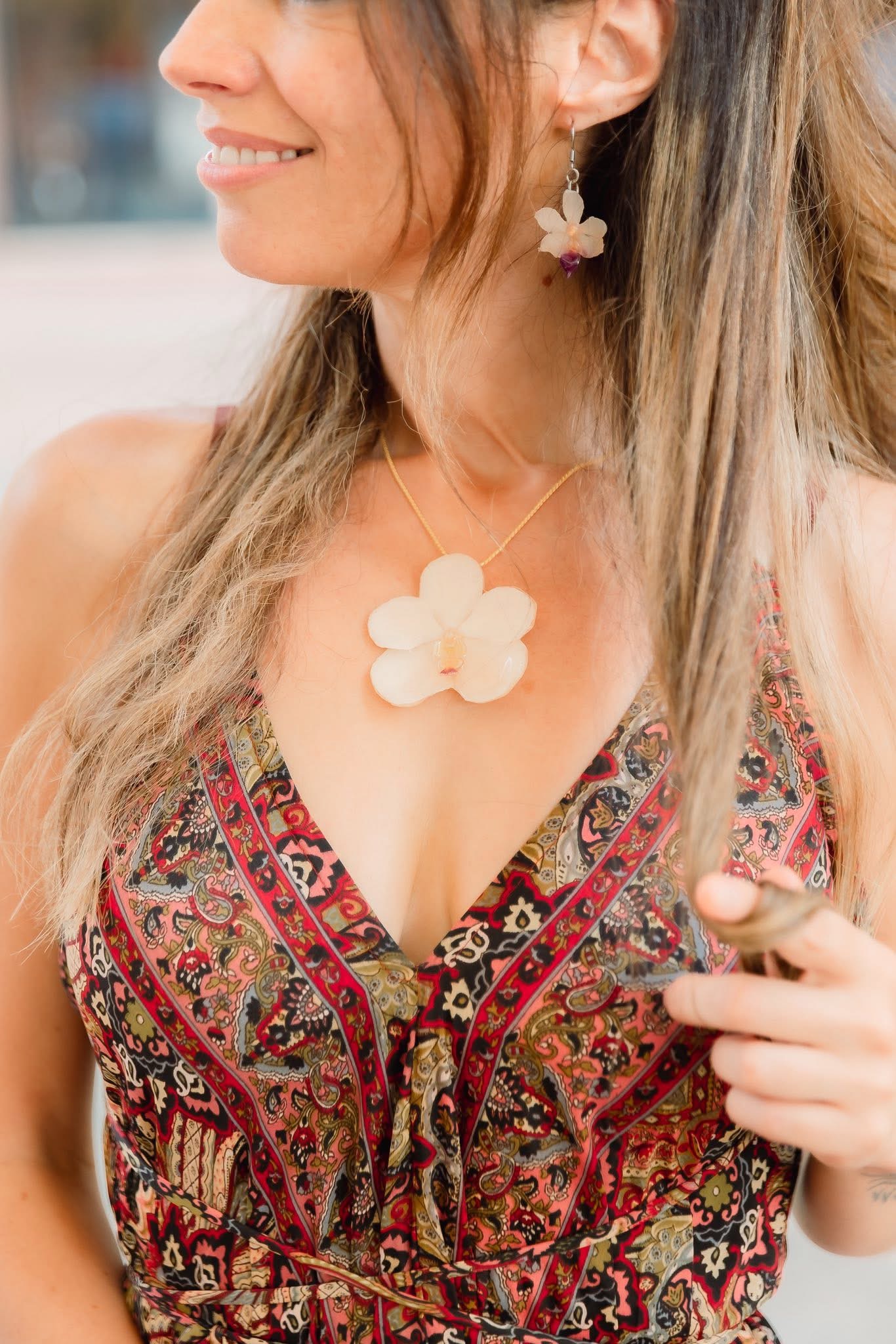 White flower necklace and earrings worn together